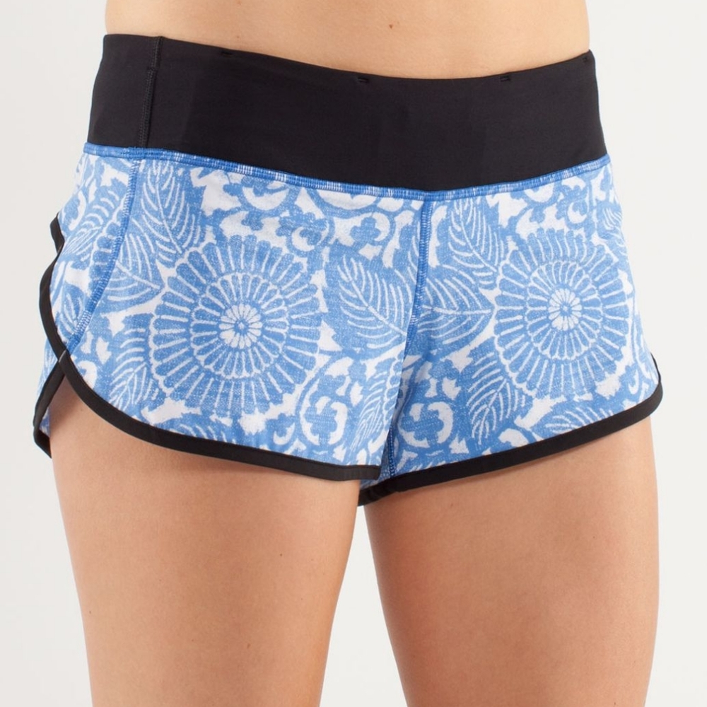 Lululemon Speed Short in Beachy Floral White Fossil/ Black